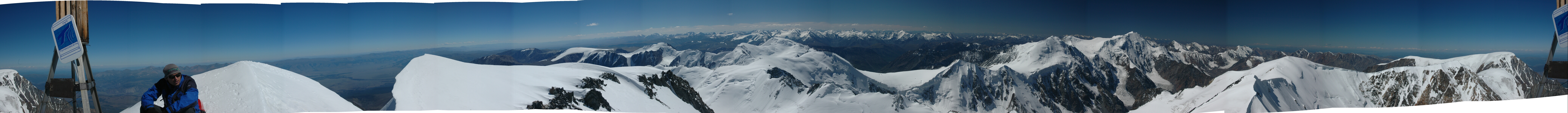Panorama z vrcholu Aktru (4023)